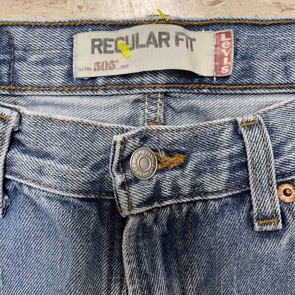 Levis 505 Jeans Men's 30x32 Blue Denim Regular Fit Straight Leg Light Wash - Picture 2 of 10